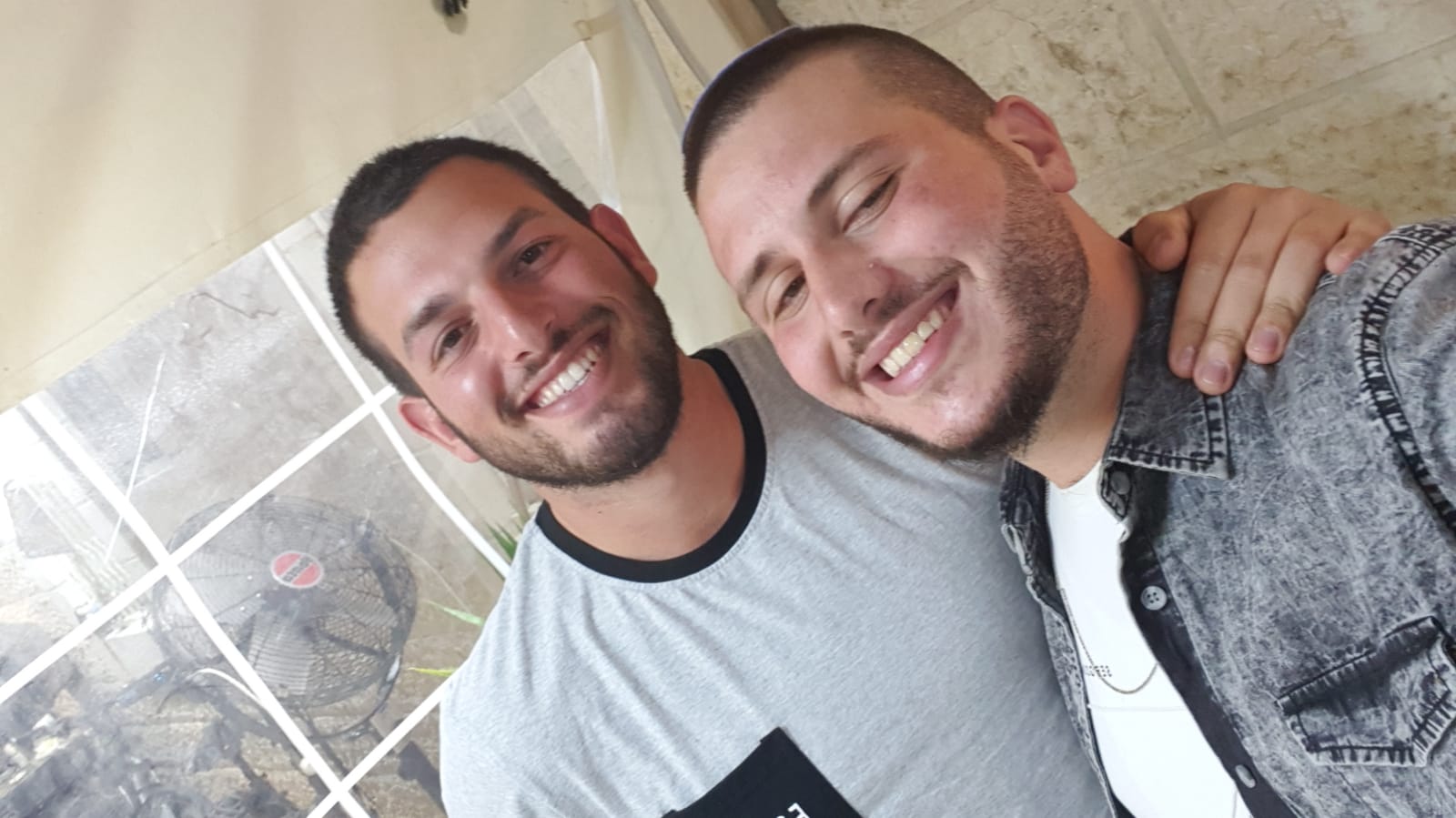 אני, וירון ז"ל משמאל