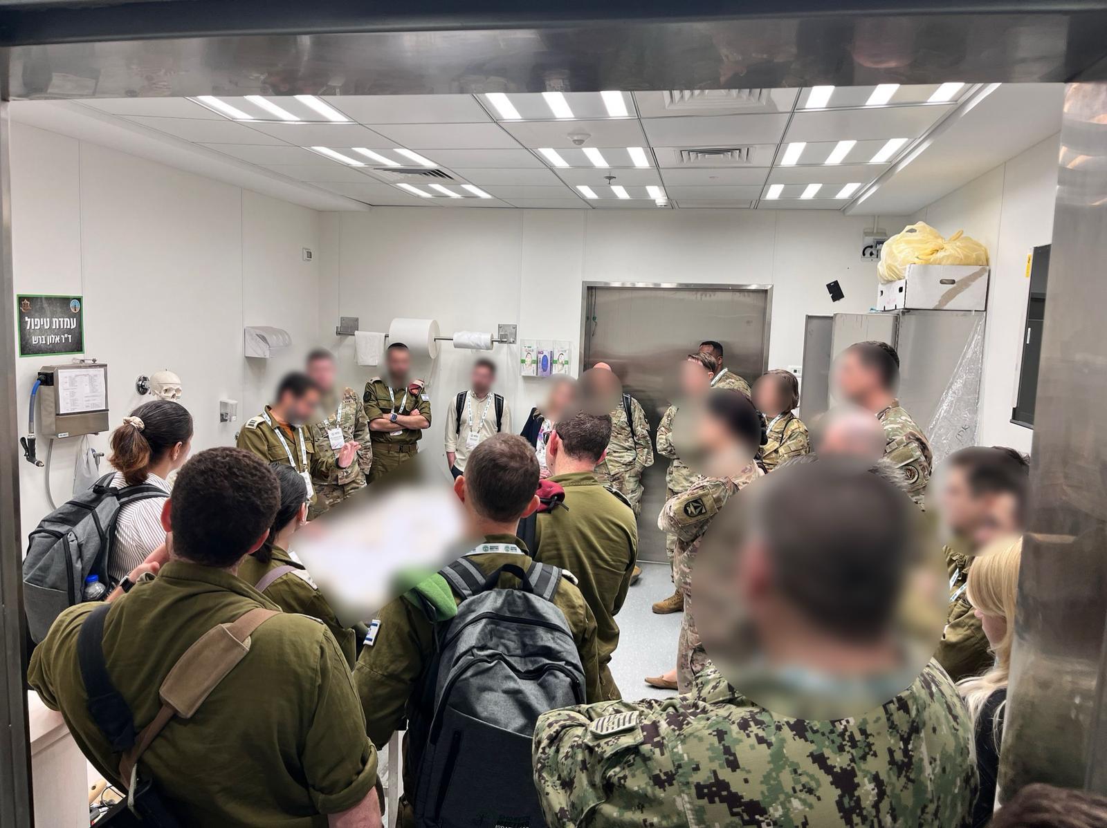 "להוט להמשיך איתכם": צבא ארה"ב בביקור במעבדת הרבנות הצבאית