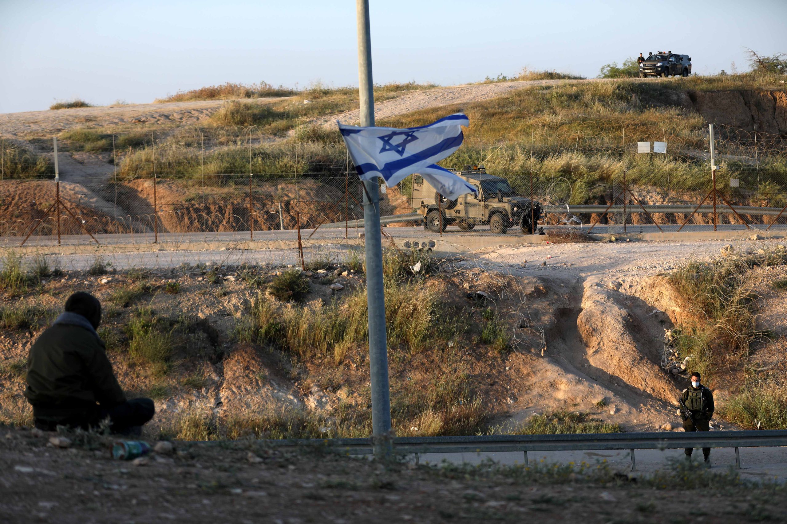 אירוע דריסה במעבר מיתר: המאבטח נפצע באורח קל, הנהג נמלט