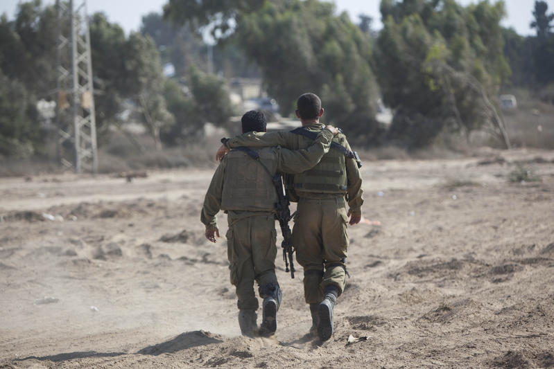 עוצרים הכל ומתפללים להצלחת חיילי צה"ל