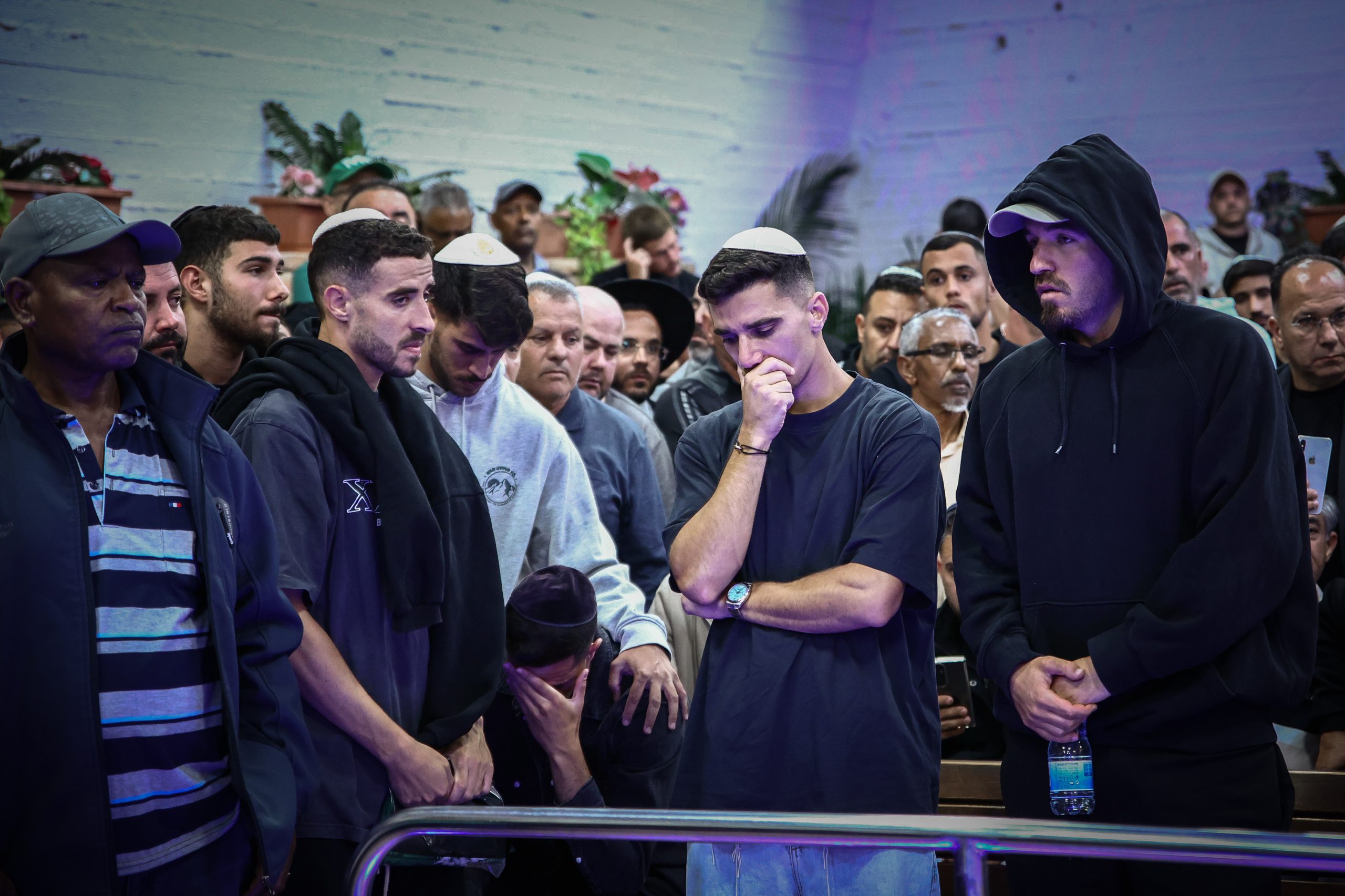 גדי קינדה הובא למנוחות: "איך מספידים בן אדם כל כך חי ושמח?"