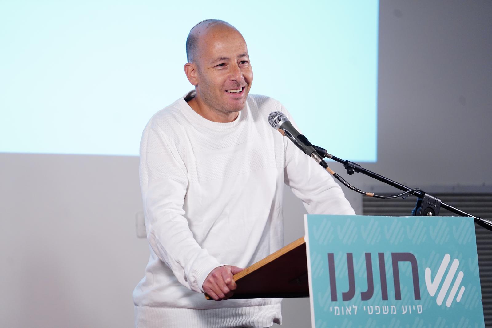 עו"ד דורון ניר צבי ז"ל., בהשקת המועצה הציבורית של ארגון חוננו. קרדיט: ארגון חוננו.
