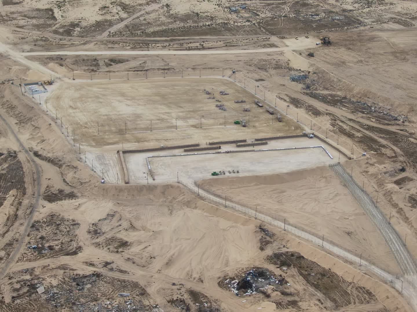 לא נכנעים: מרכז חלוקת הסיוע שנפרץ אמש חזר לפעילות