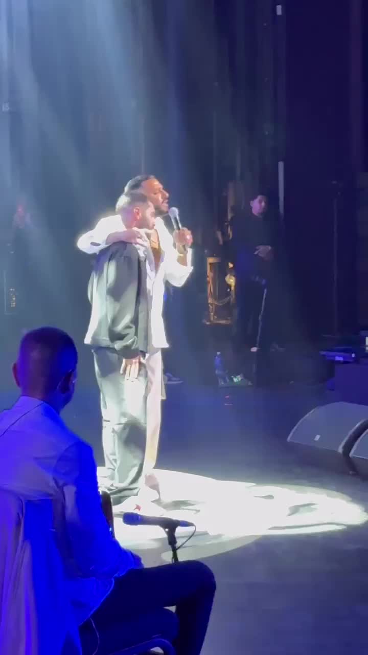 איתי לוי מקדיש לאליה כהן את השיר אין לי מקום אחר (צילום יחצ)