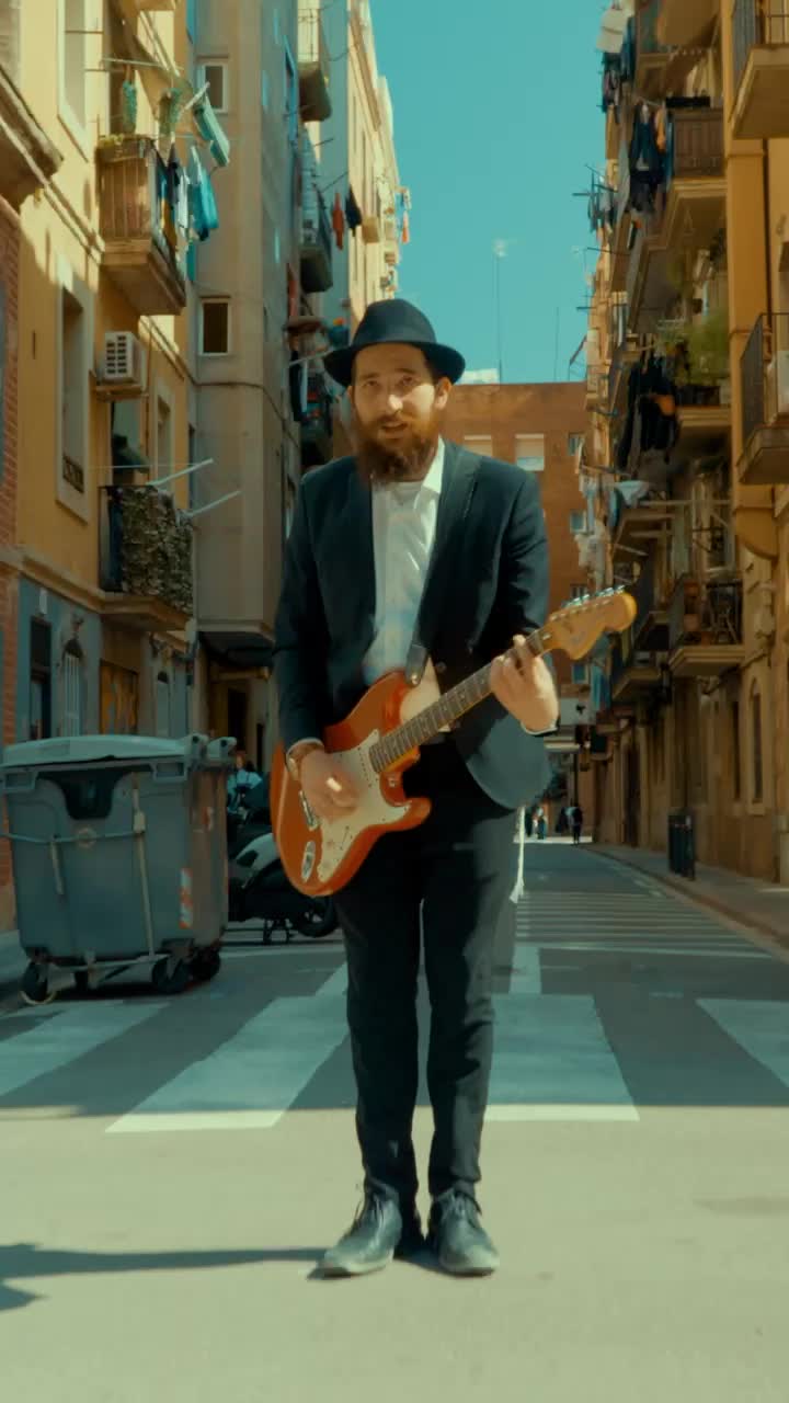 ברק גרוזברג – רוצה להירגע (צילום אייל ציון)
