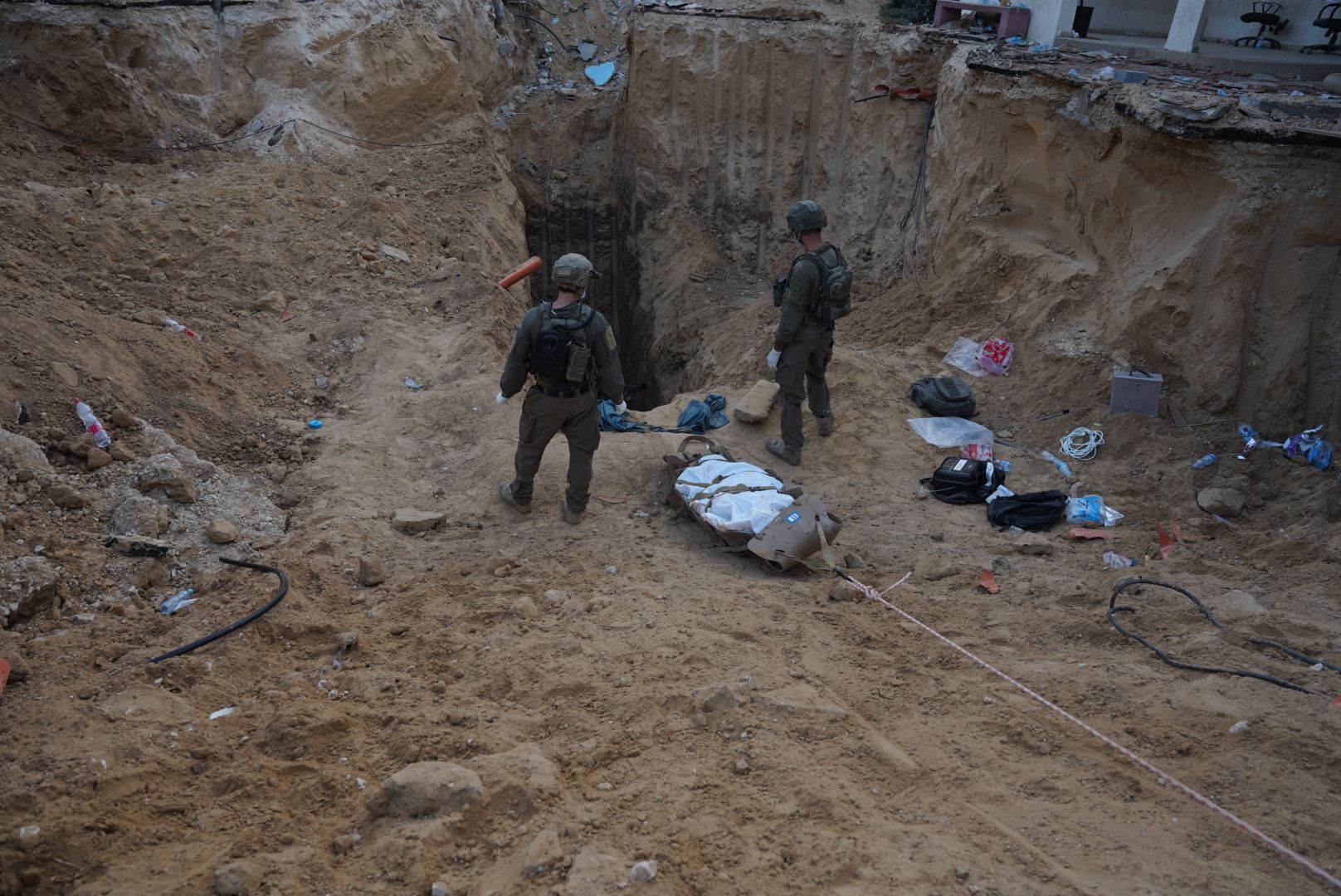 תיעוד מיוחד: כך חולצו גופותיהם של בכירי חמאס מביה״ח האירופאי