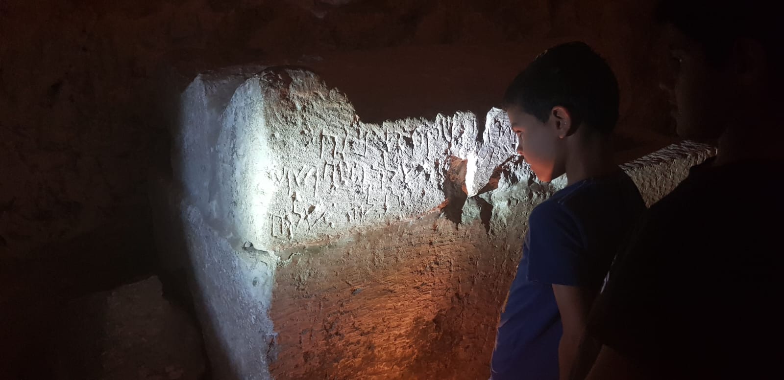 טיול שבועי: בעקבות מנורת שבעת הקנים בבית שערים