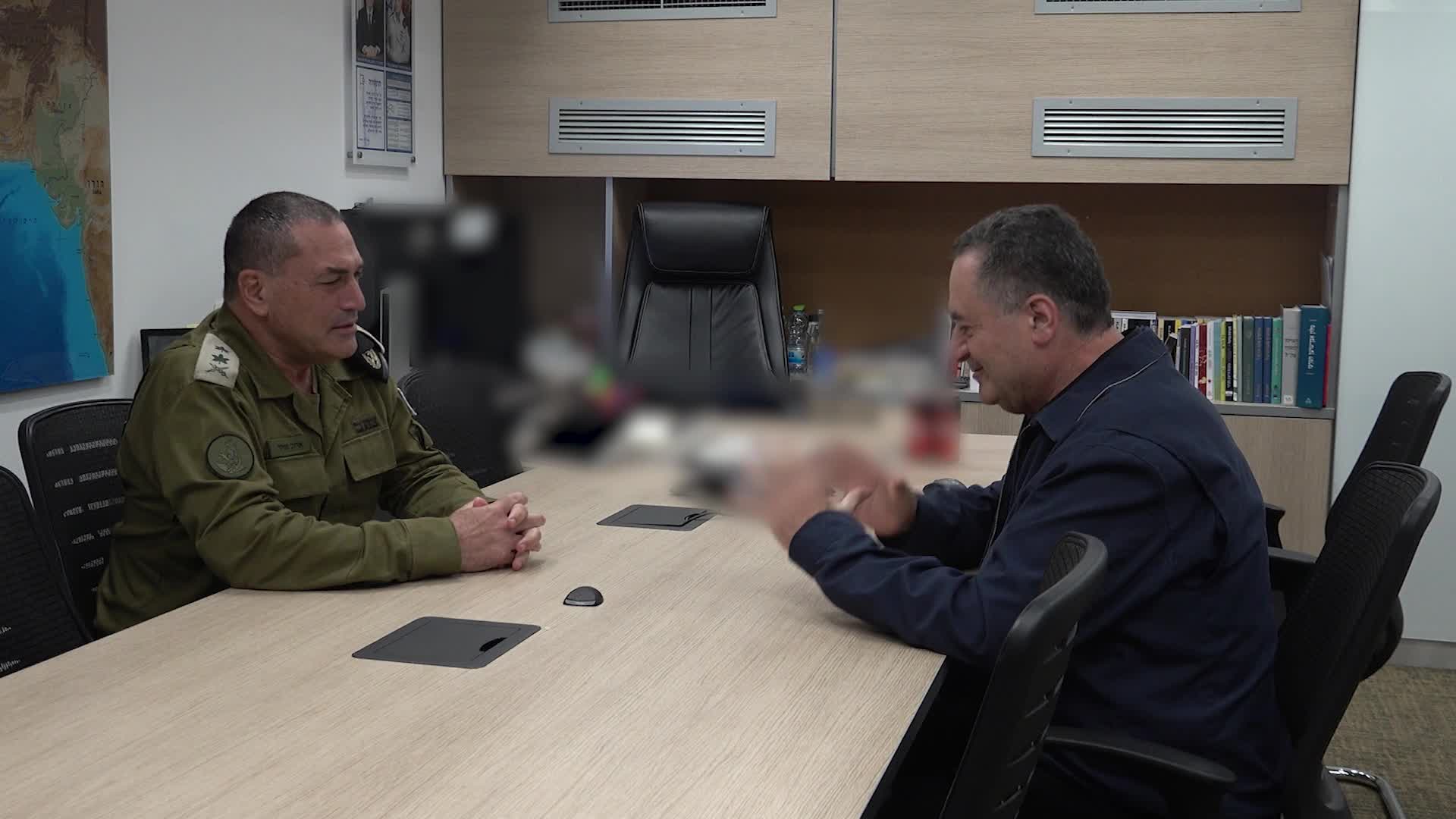 ויזואליה שר הביטחון והמטכל בבור 15.6