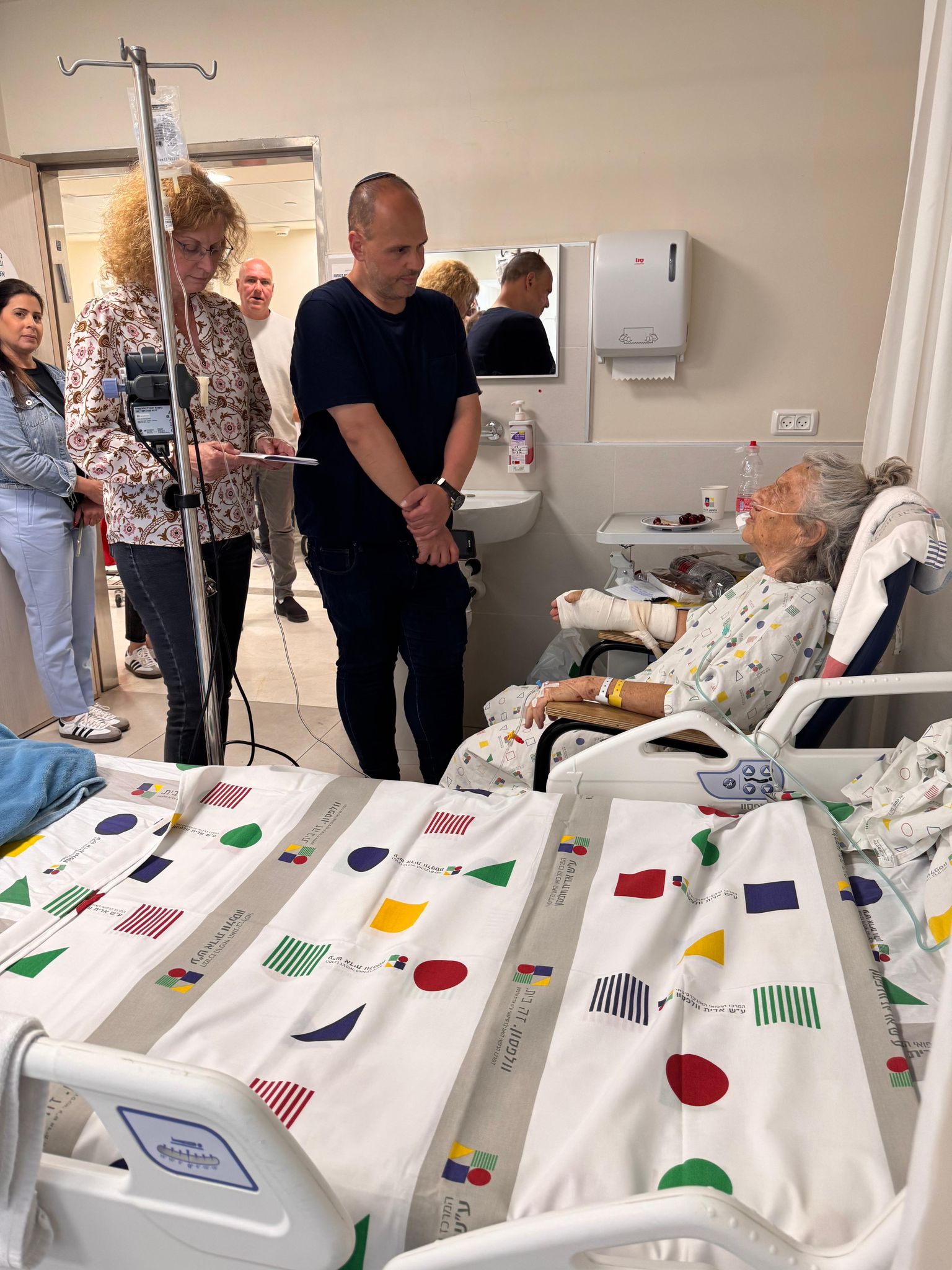 ראש העיר לפצועים מפגיעת הטיל בבת ים: "נחבק אתכם עד שתחלימו"