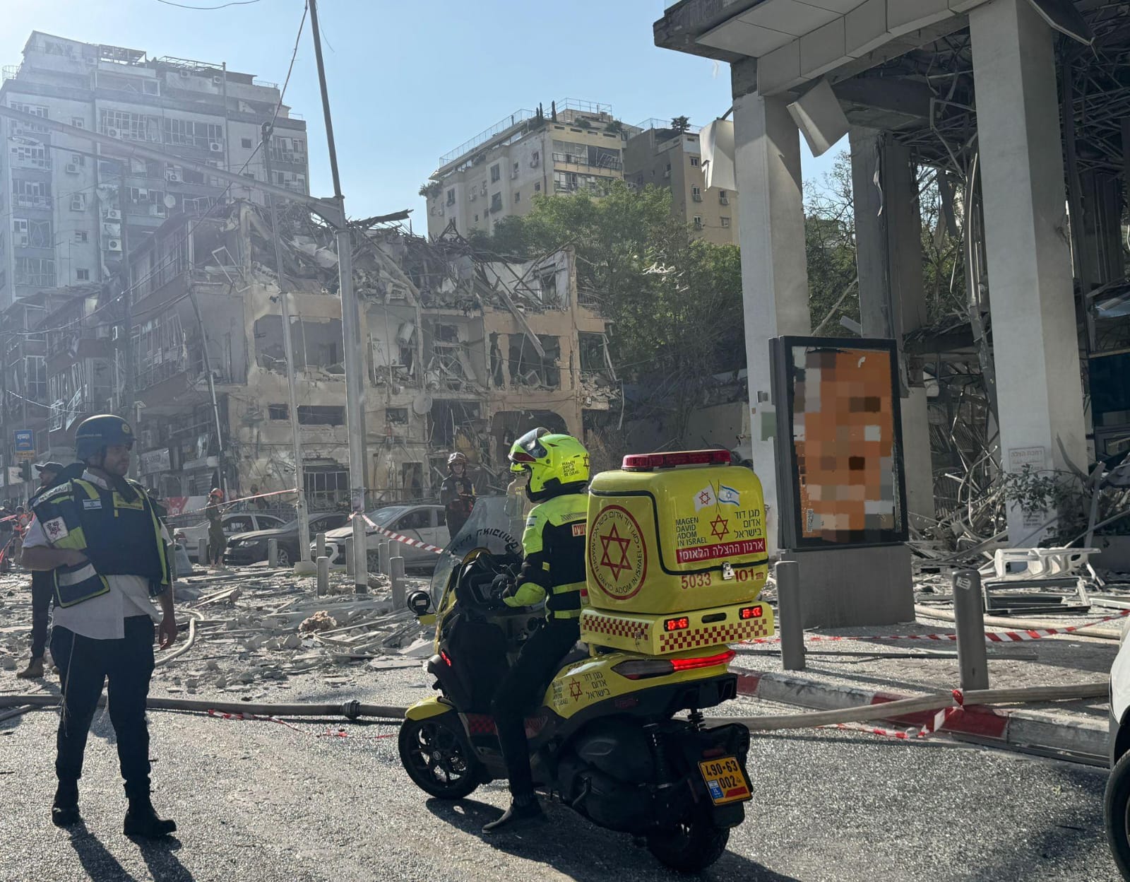 חולון: גבר ואישה כבני 80 נפצעו באורח קשה