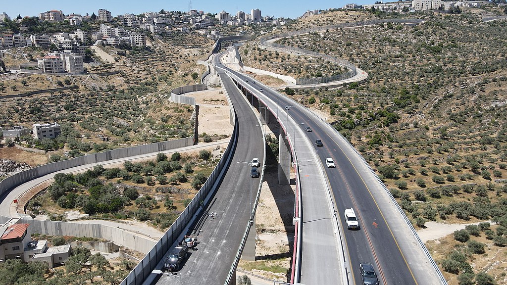 בהדרכה טלפונית: לוחמות ילדו אישה במחסום המנהרות