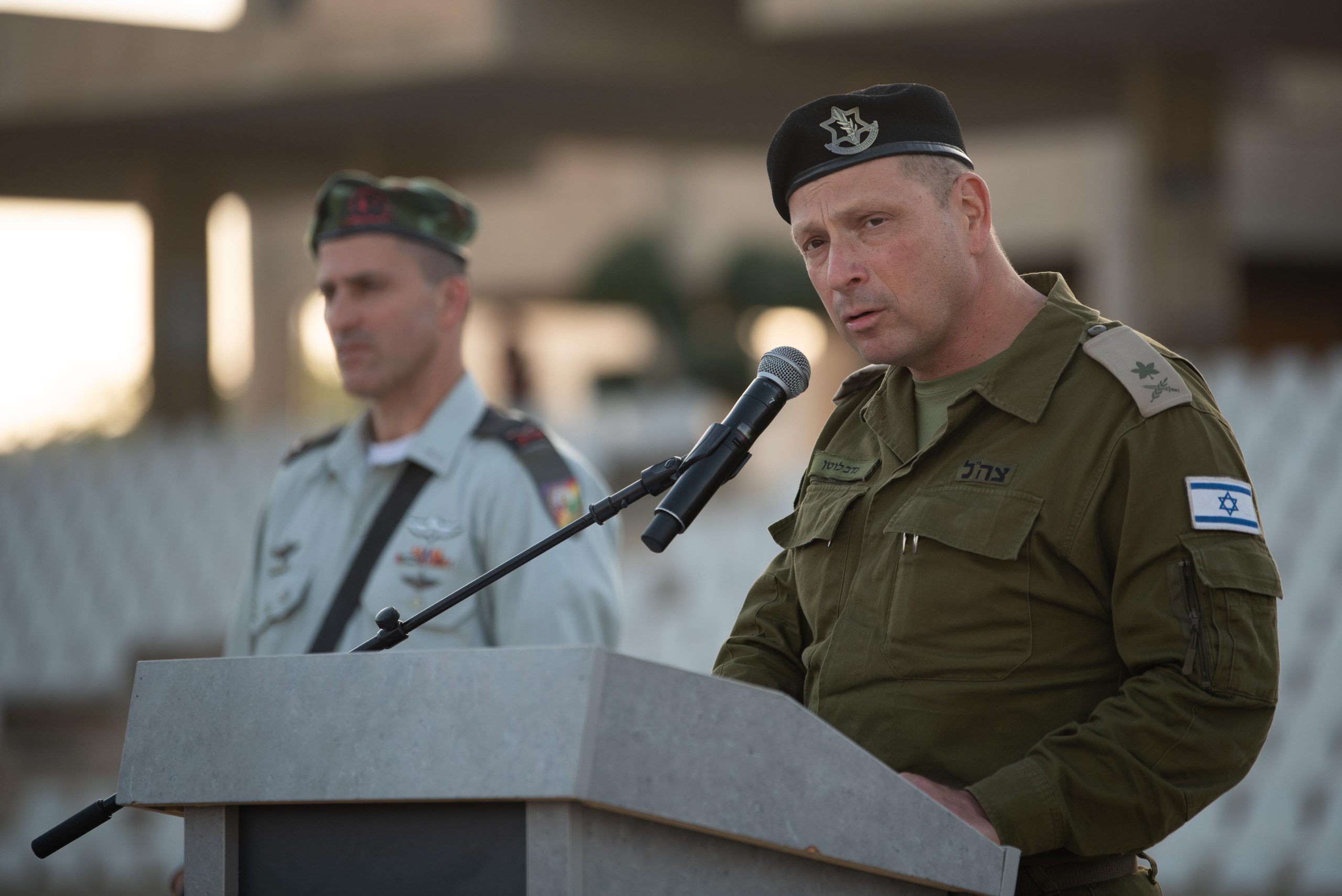 מפקד זרוע היבשה |