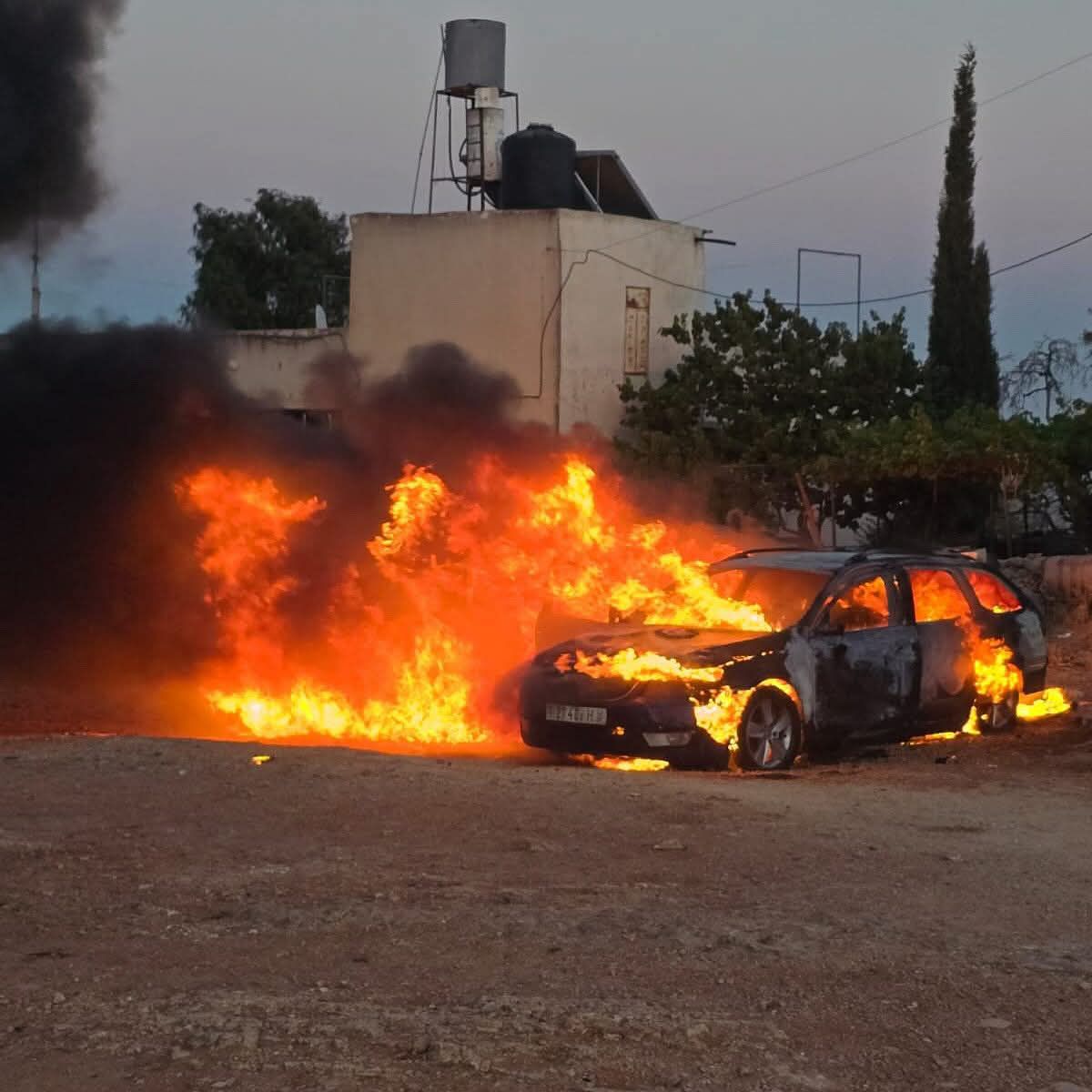 עוד תקרית: ישראלים השחיתו מבנה והציתו רכבים בכפר פלסטיני