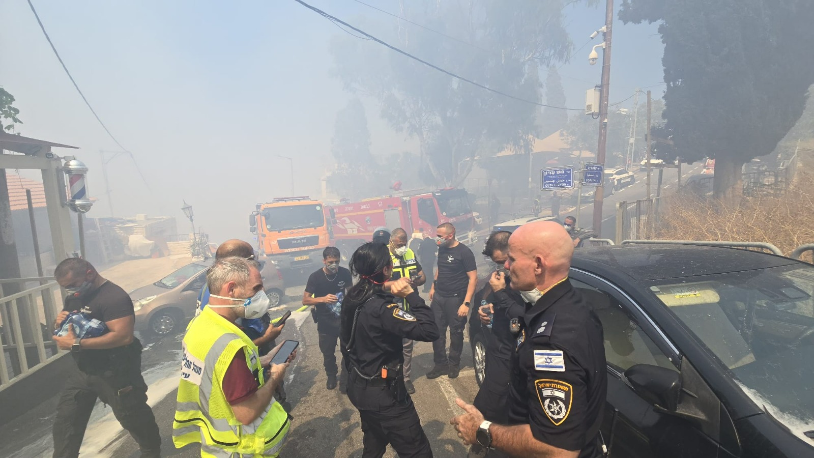 שריפה בחיפה: רחובות שלמים מפונים, האש נתפסה בבתים
