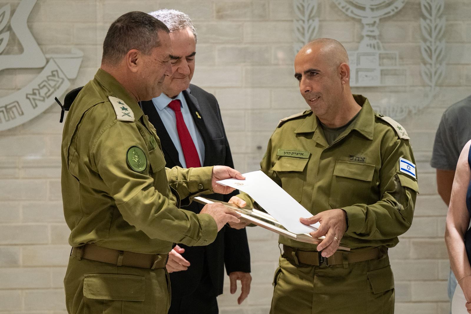לקראת כניסה לתפקיד: איציק כהן קיבל דרגת אלוף