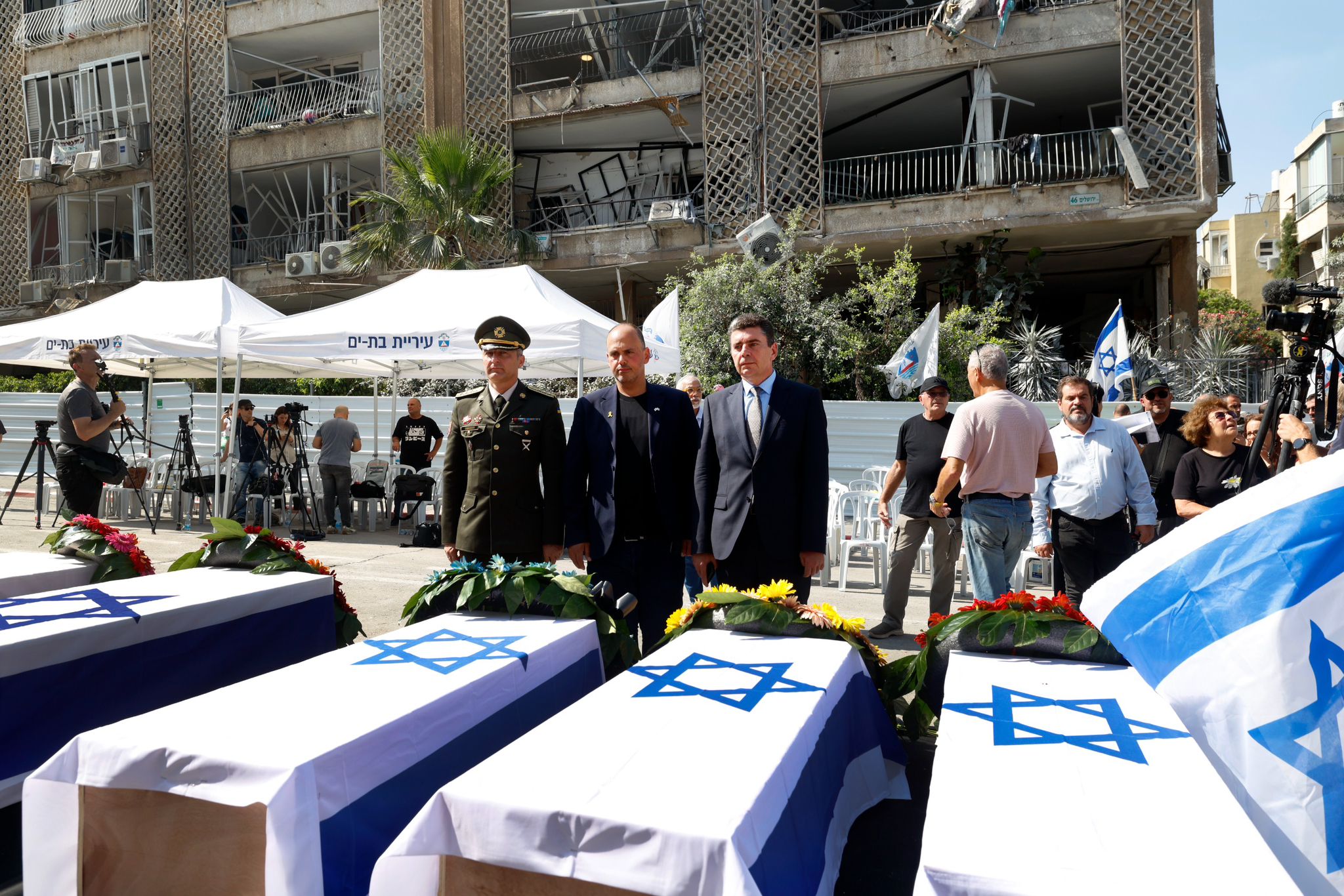 בבת-ים ערכו טקס אשכבה ל-5 ההרוגים מפגיעת הטיל