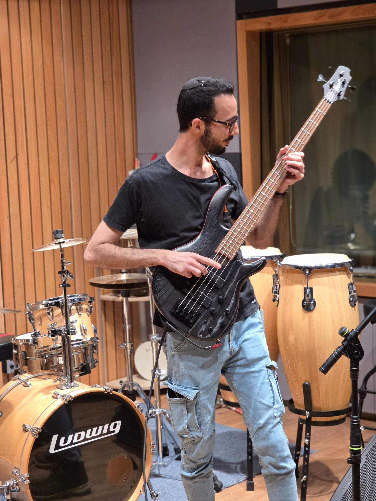 אור בן אבן, בסיסט להקת 'גיסנו' (צילום קרן גולדברג)
