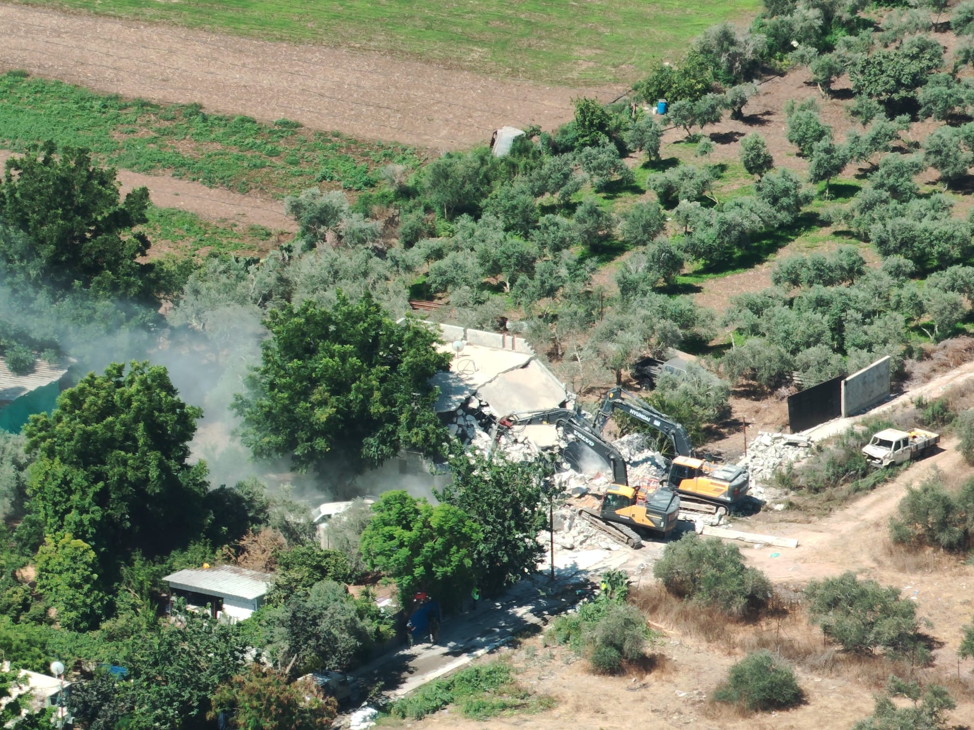צפו: צה"ל הרס בתים לא חוקים מהם ירו לעבר עמק חפר