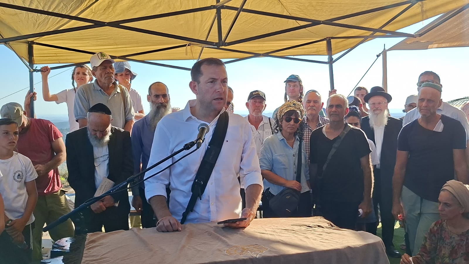 יוסי דגן בלוויה של משה זר: "אגדה חיה, מהפכן, איש אמת"