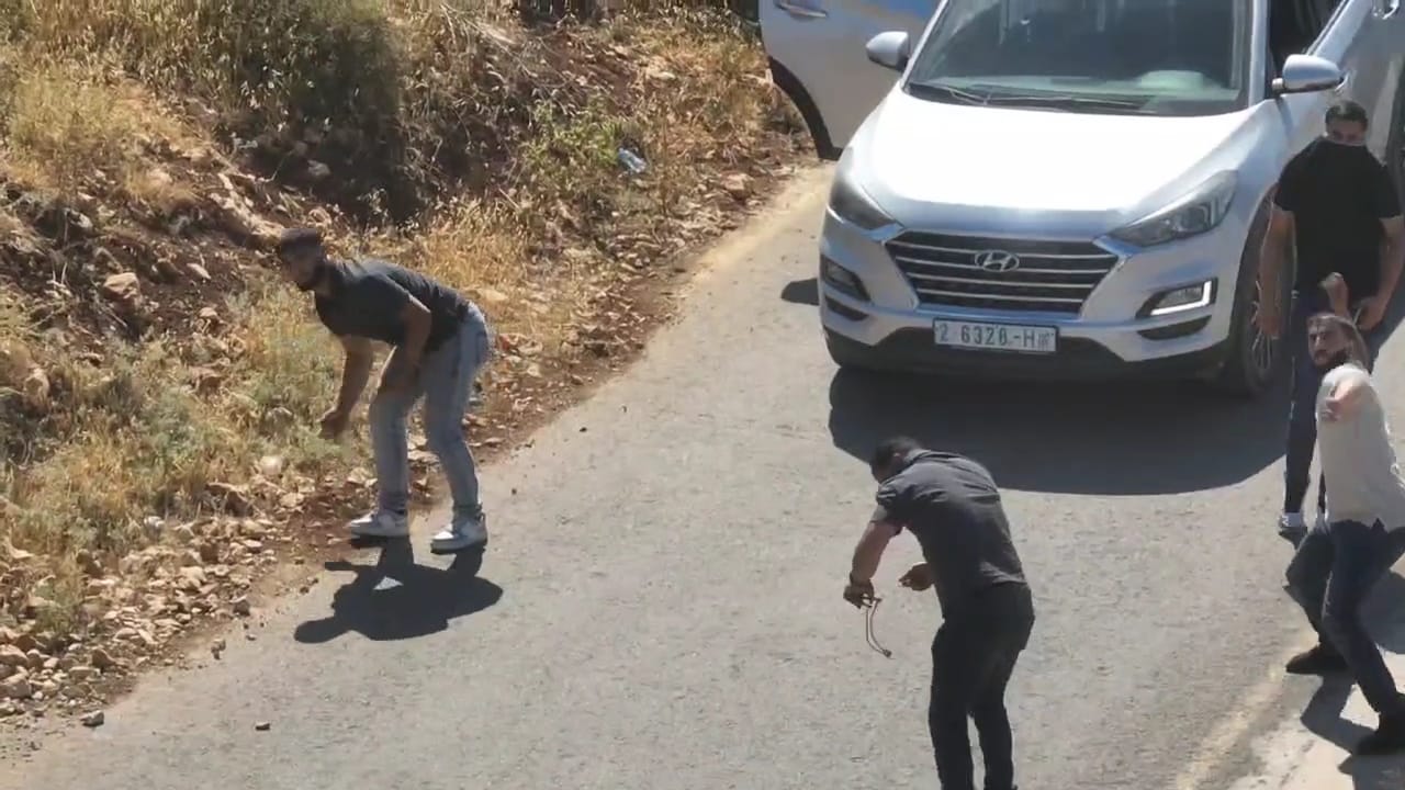 תיעוד יידוי אבנים. אילוסטרציה