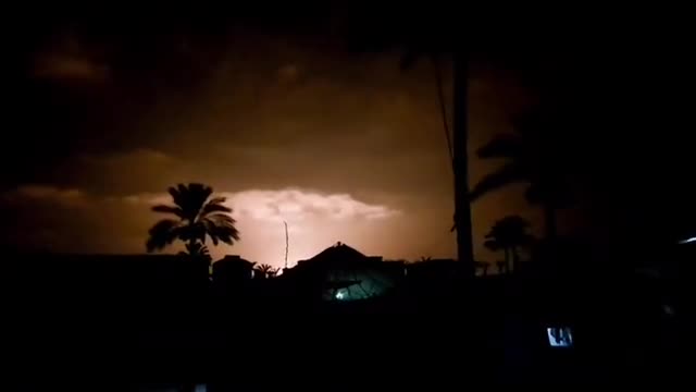 במהלך הלילה תקיפות עוצמתיות בדיר אל-באלח