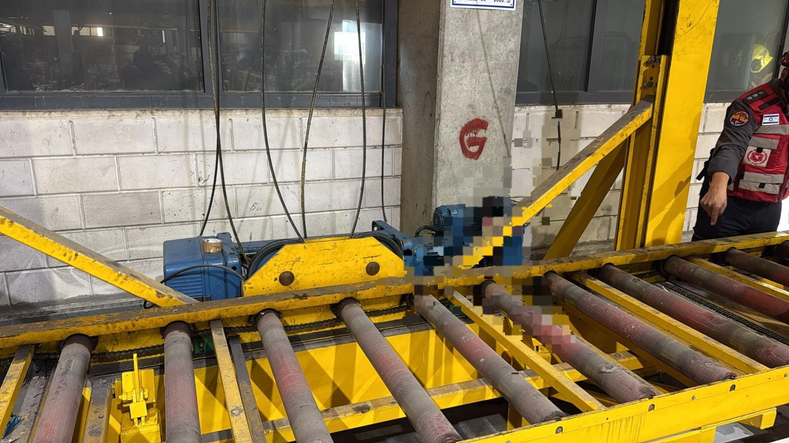 טרגדיה במישור אדומים: פועל נהרג מפגיעת חפץ כבד