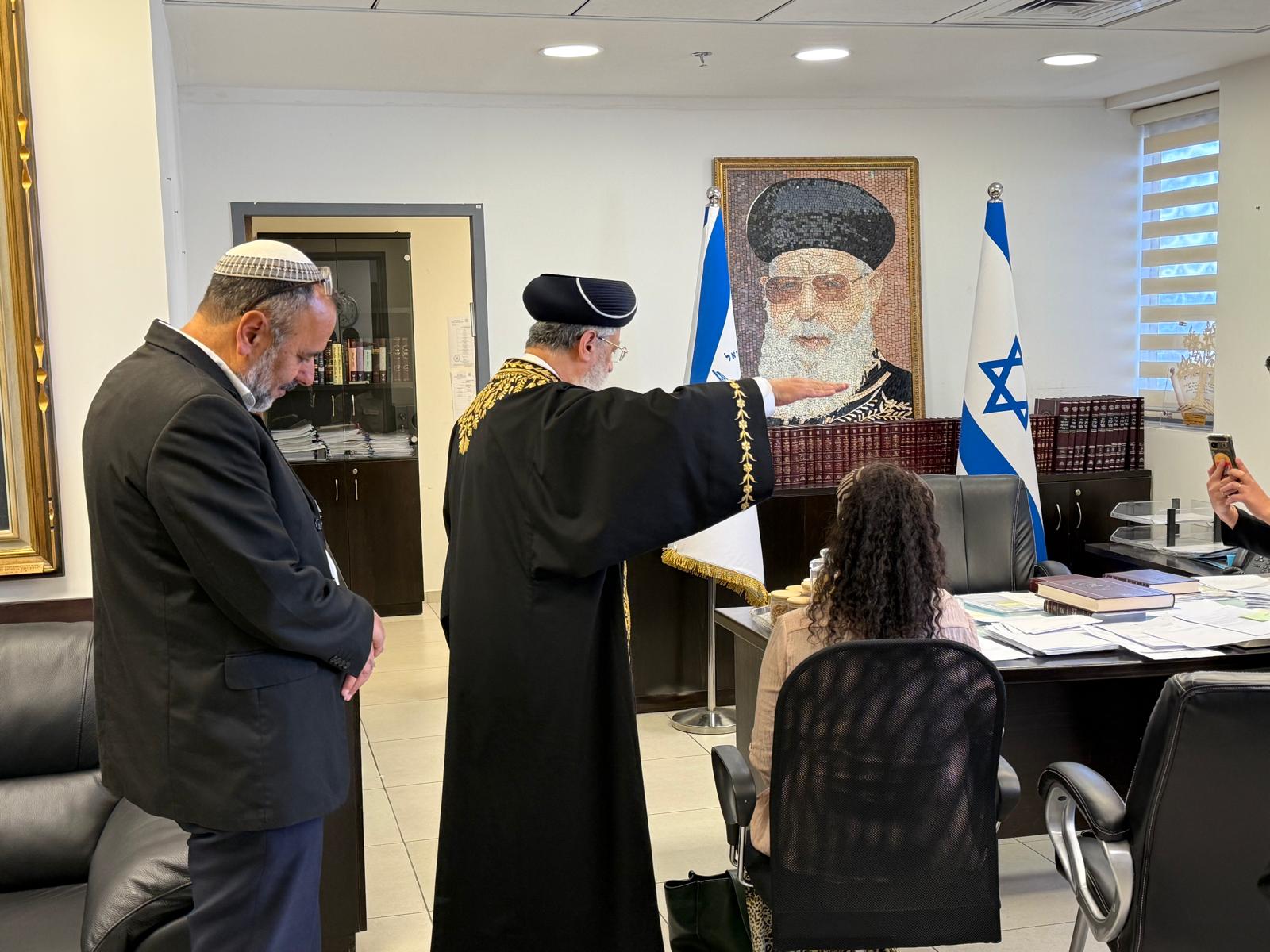 אחרי שש שנות סירוב: שודד הבנקים נתן גט לאשתו