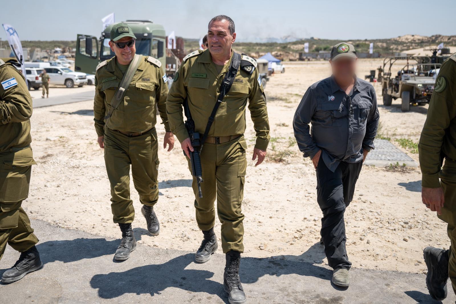 הרמטכ"ל בביקור בזרוע היבשה היום.