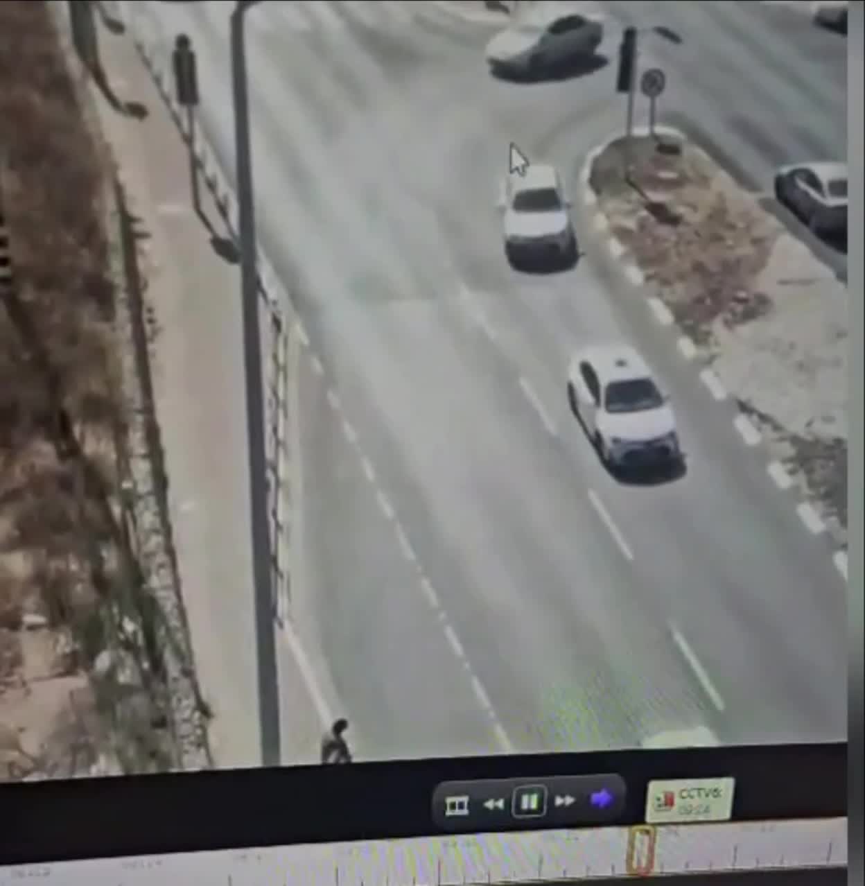 המחבל סטה מהכביש לעבר החיילים: תיעוד הפיגוע בבית ליד
