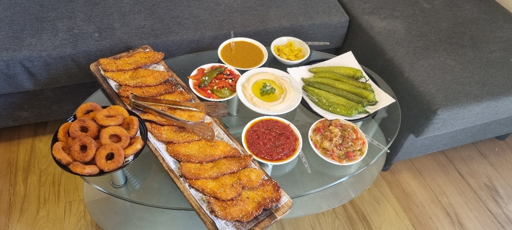 חביב אוכל (צילום קובי פינקלר, סרוגים)