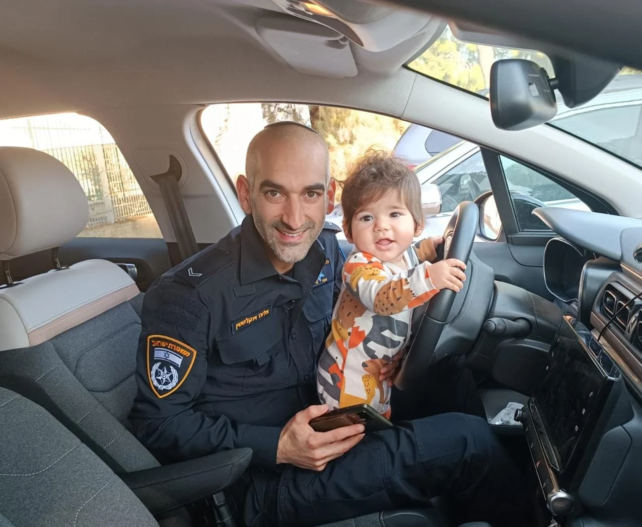 יחד עם עומר, בנה בן השנתיים ובהריון מתקדם, טל עומדת בפני משימה בלתי אפשרית