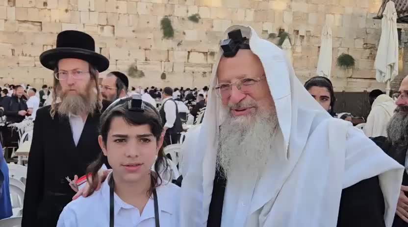 הרב אליהו תפילין בכותל