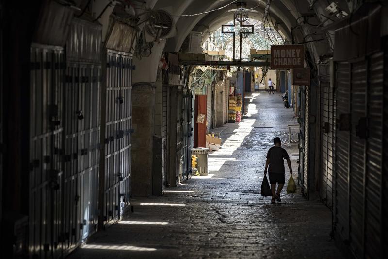סערה בעיר העתיקה: מנהרה סודית נחשפה בתוך חנות מוכרת בירושלים