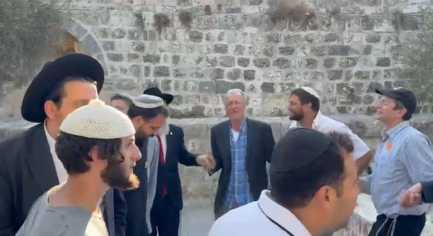 ביום חתונתו: הרב הסרוג עלה להר הבית ונעצר