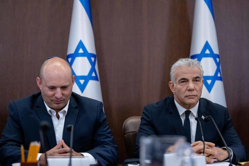 תביעת ענק נגד יאיר לפיד ונפתלי בנט