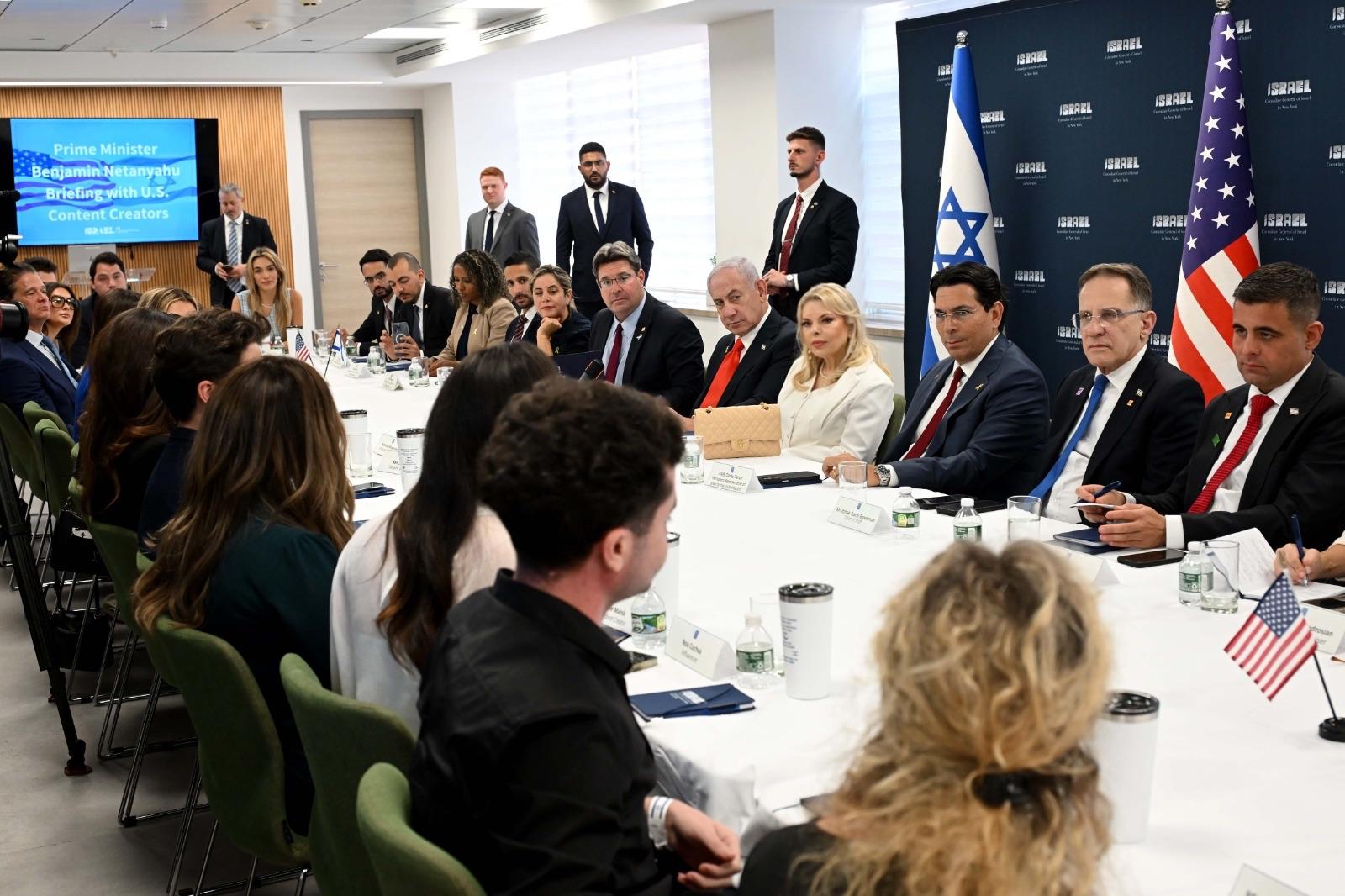 בחזית ההסברה: נתניהו נפגש עם משפיענים פרו-ישראלים