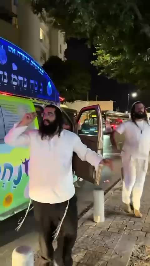 וואנים של ברסלב עם השיר "הכל הכל לטובה". (מתוך עמוד הטיקטוק: Eden Tayar)
