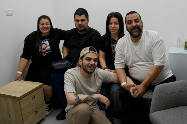 יוסף חיים אוחנה נפגש עם משפחתו |