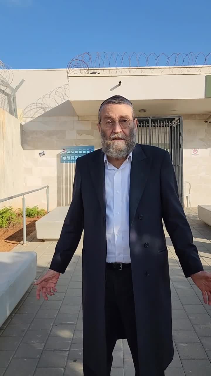 גפני בכלא 10