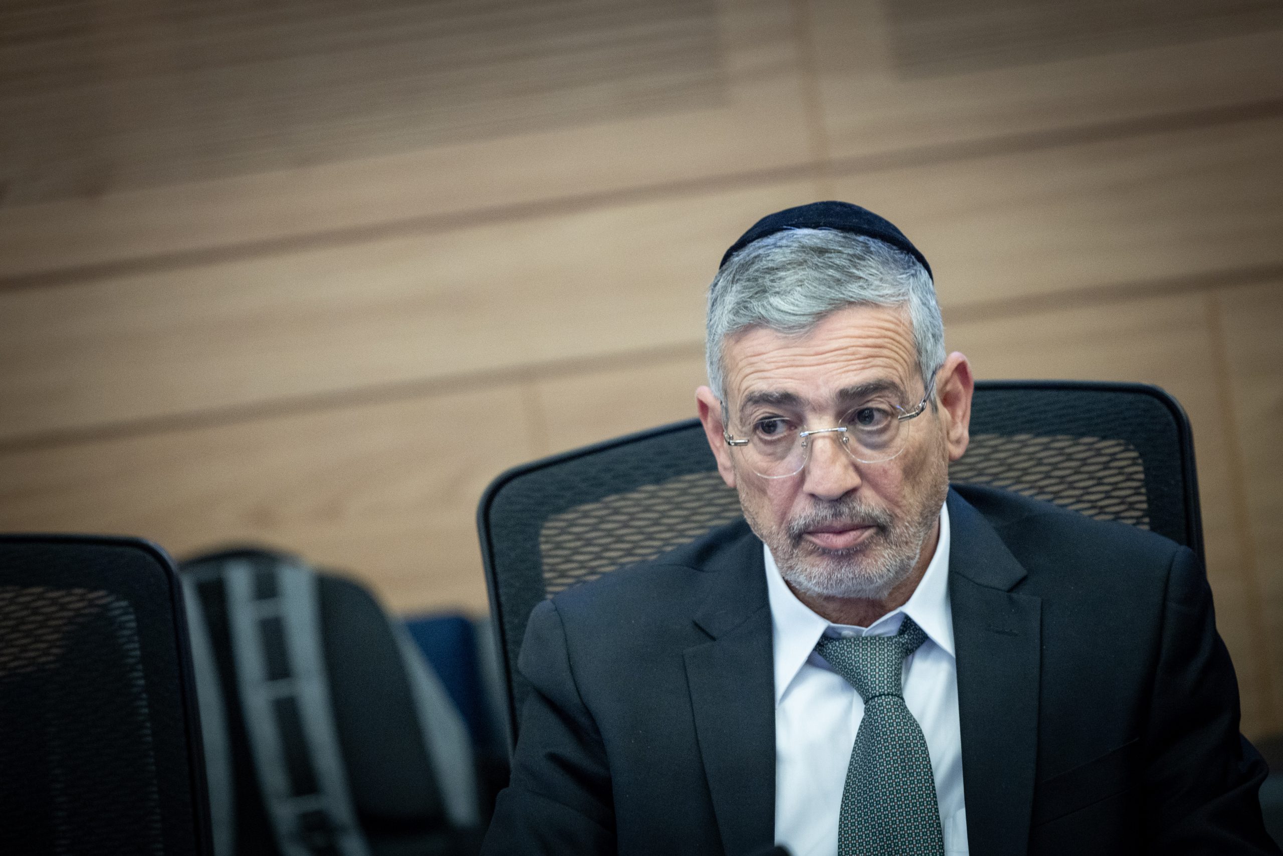 מנכ"ל משרד הדתות "אל תפיצו המודעות על אמצעי המניעה"