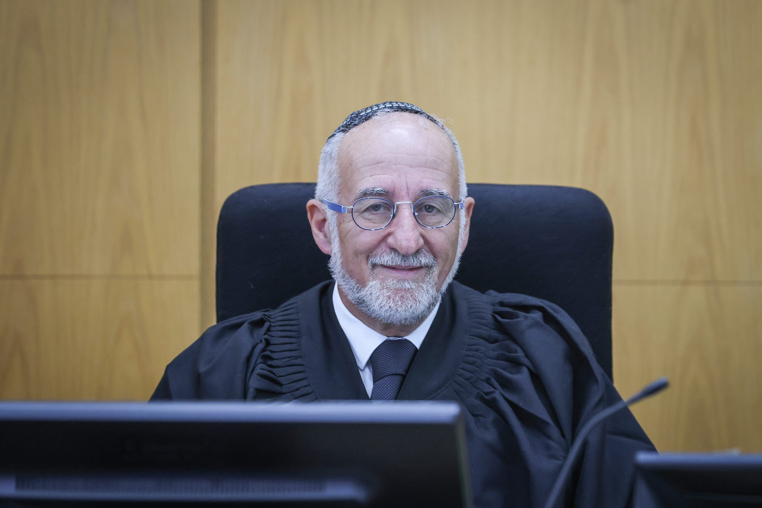 מכה ליועמ"שית: קולה הסכים להיות החוקר בפרשת הפצ"רית