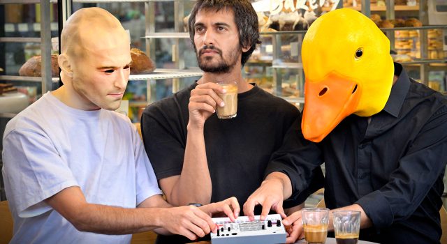 לך תסביר קצר אישי (צילום יוסי צבקר)