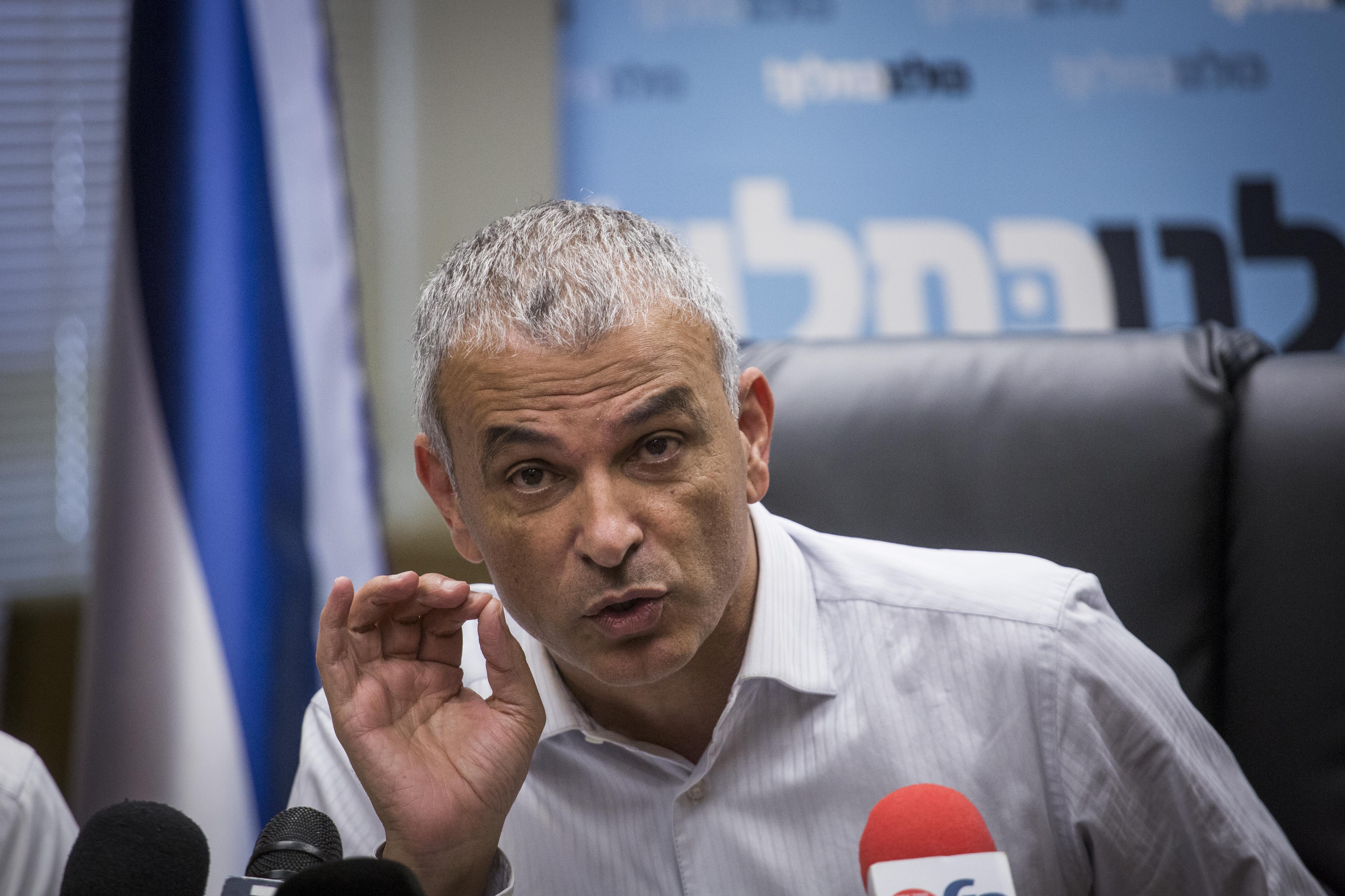 ינסה לחזור לפוליטיקה? השאלה המסתורית סביב משה כחלון