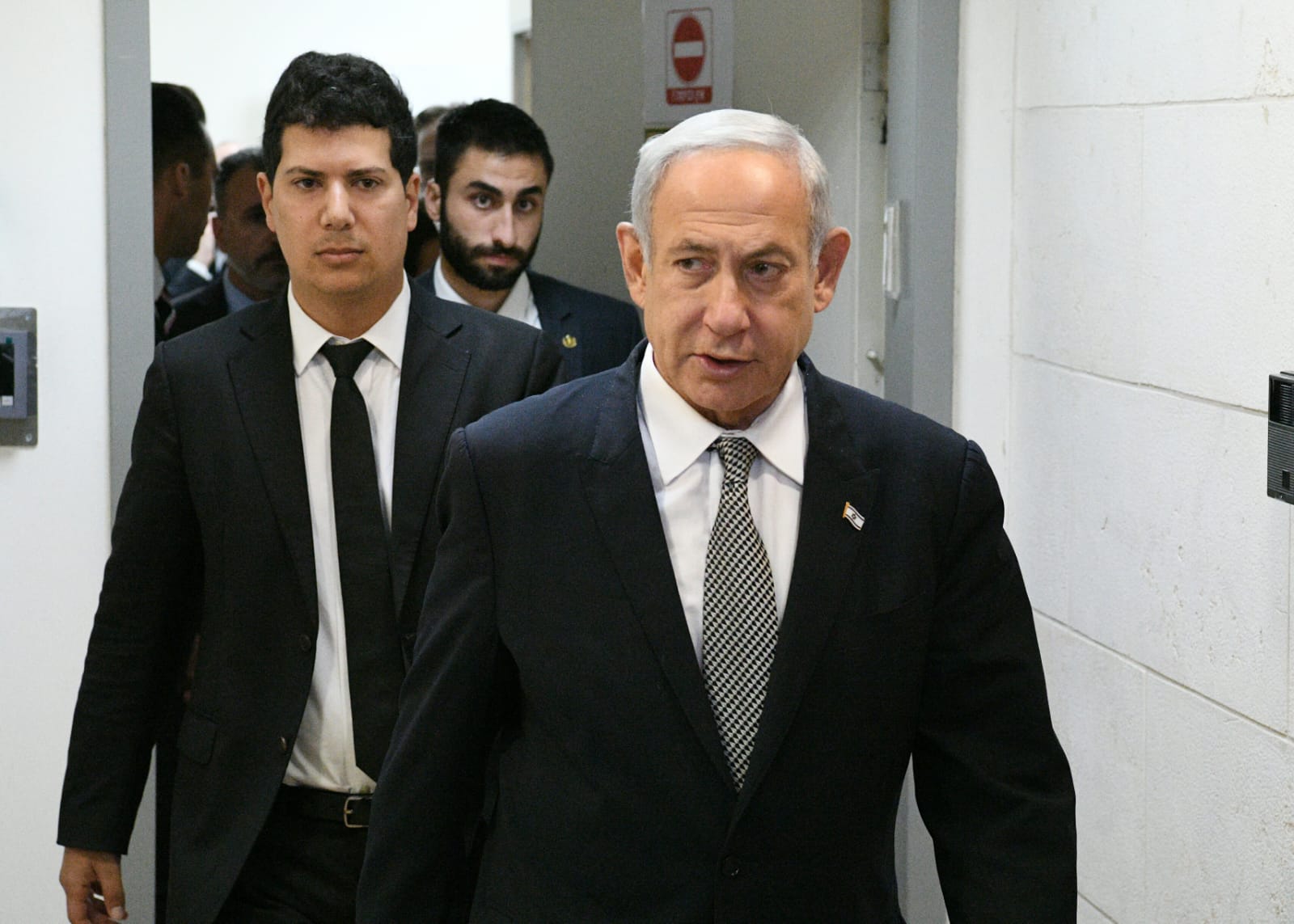 סקר מנדטים: מכה קשה לנתניהו; איזנקוט נוסק