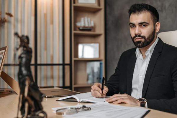 עורך דין הוצאה לפועל: מי הוא ומה תפקידו?
