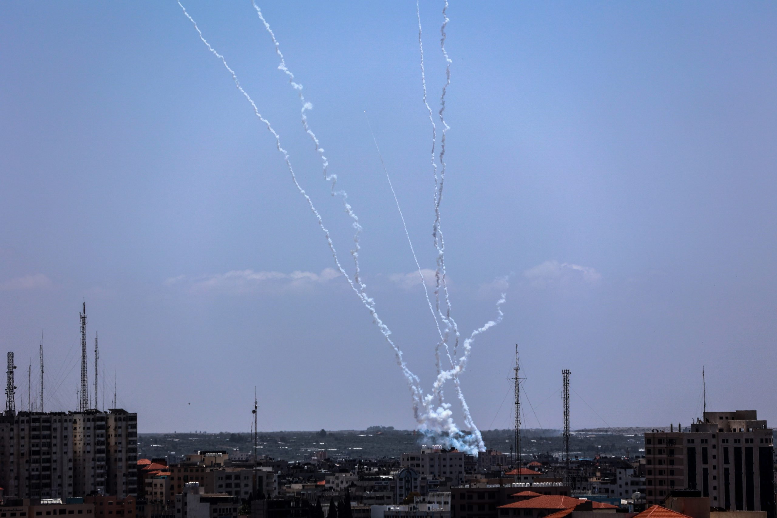 יום של מטחים: 25 שיגורים לעכו ולקריות, חלקם יורט