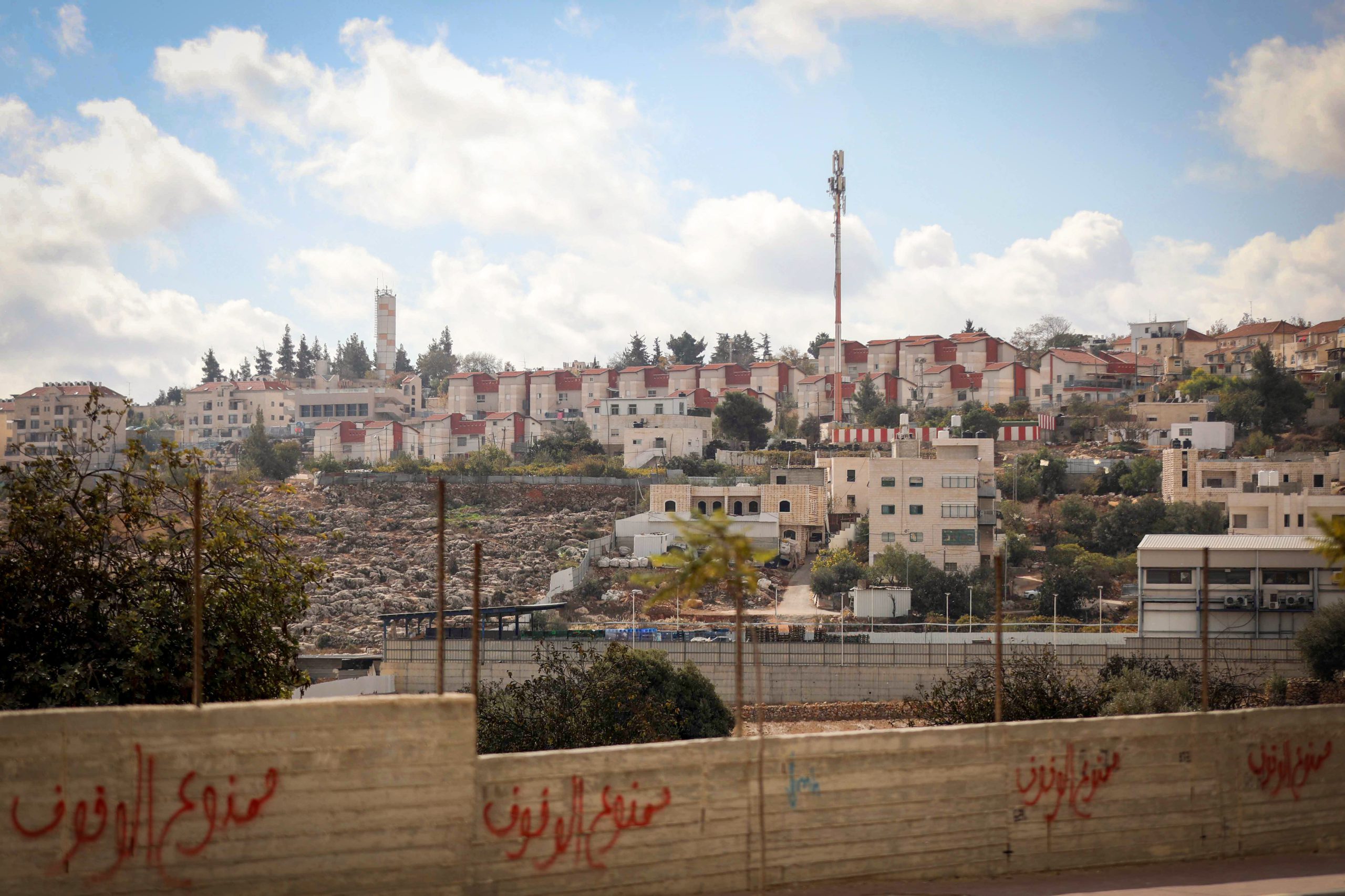 הטרור מכה בפעם השמינית בבניין 35 בקרית ארבע