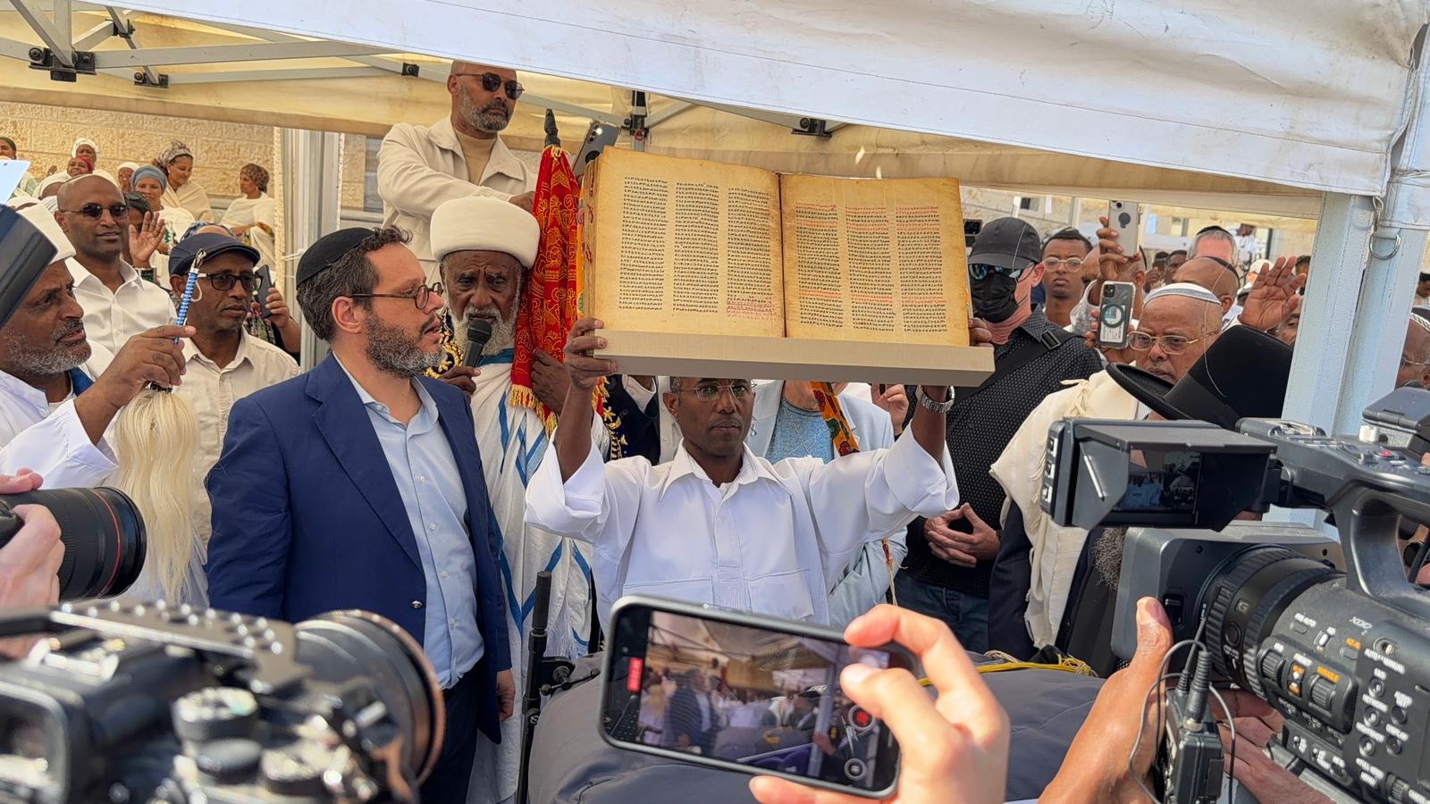 אלפים ציינו את חג הסגד. ח"כ סולומון: יום של כמיהה לירושלים