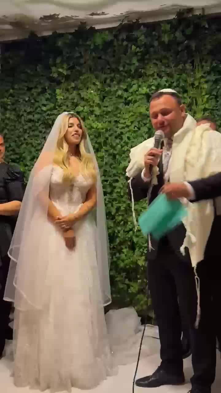 אלכס שולץ מתחתן