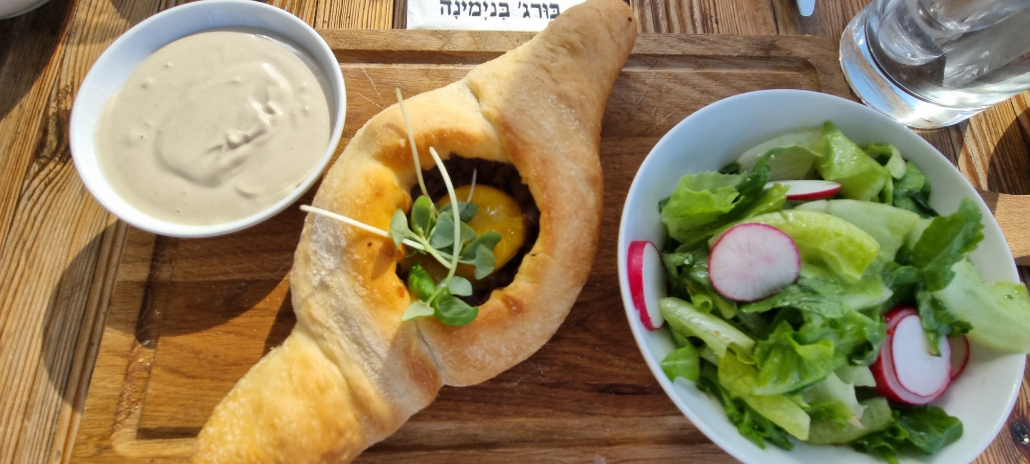 טעמים של תורכים, בריטים וישראלים: סיפורה של מסעדת בוהריים